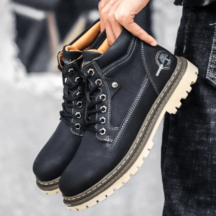 Bota Masculina Casual Drauffen DF282 com visual urbano moderno, acabamento impecável e conforto ideal para looks sofisticados e versáteis.