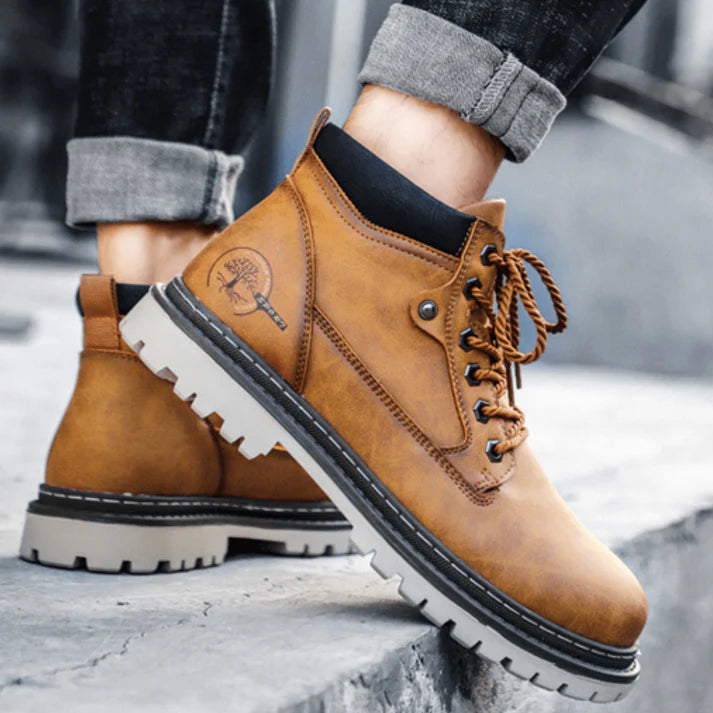 Bota Masculina Casual Drauffen DF282 com visual urbano moderno, acabamento impecável e conforto ideal para looks sofisticados e versáteis.