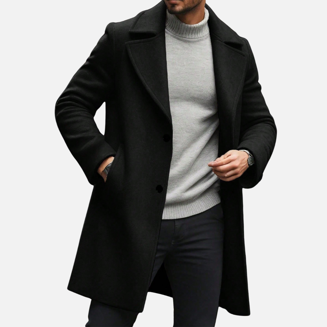 Sobretudo Masculino Drauffen DF038 com modelagem estruturada, bolsos práticos e fechamento por botões, unindo elegância e funcionalidade.
