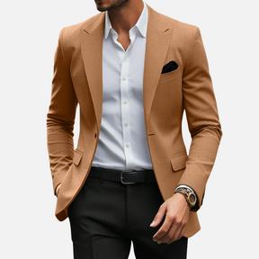 Blazer Masculino Drauffen DF149, confeccionado em poliéster, com gola virada, ajuste solto e fechamento frontal por botões, ideal para um visual sofisticado.