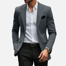Blazer Masculino Drauffen DF149, confeccionado em poliéster, com gola virada, ajuste solto e fechamento frontal por botões, ideal para um visual sofisticado.