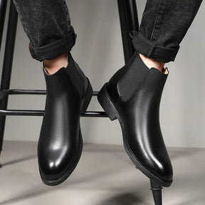 Bota Chelsea Masculina Drauffen DF274 em couro premium, com visual vitoriano, elásticos laterais e sofisticação para compor qualquer ocasião com estilo.