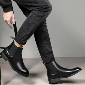 Bota Chelsea Masculina Drauffen DF274 em couro premium, com visual vitoriano, elásticos laterais e sofisticação para compor qualquer ocasião com estilo.