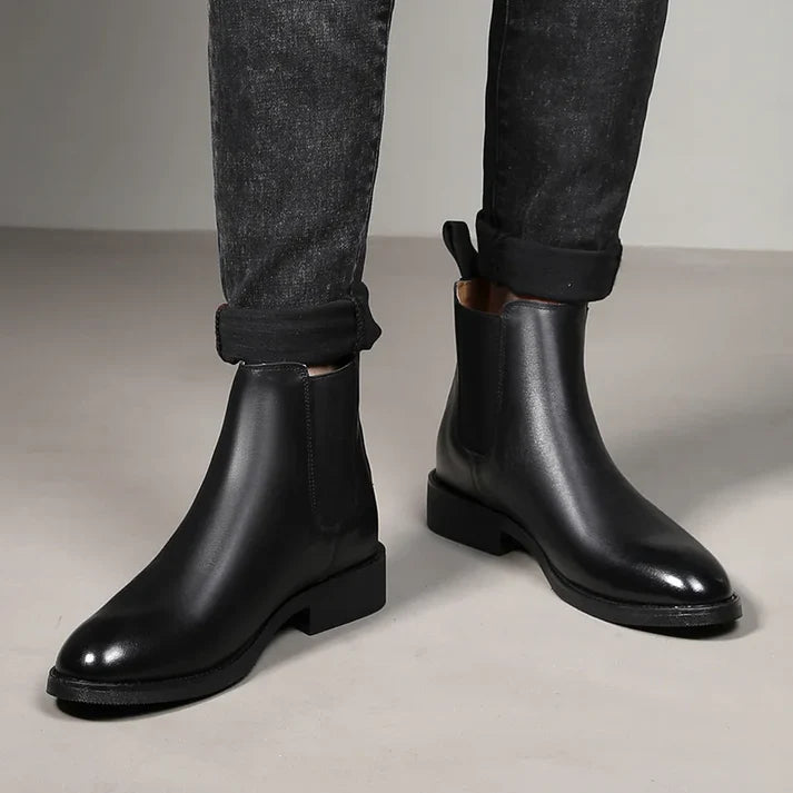 Bota Chelsea Masculina Drauffen DF274 em couro premium, com visual vitoriano, elásticos laterais e sofisticação para compor qualquer ocasião com estilo.