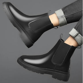 Bota Chelsea Masculina Drauffen DF265 em couro legítimo com elásticos laterais, solado antiderrapante e conforto elegante para looks formais ou casuais.