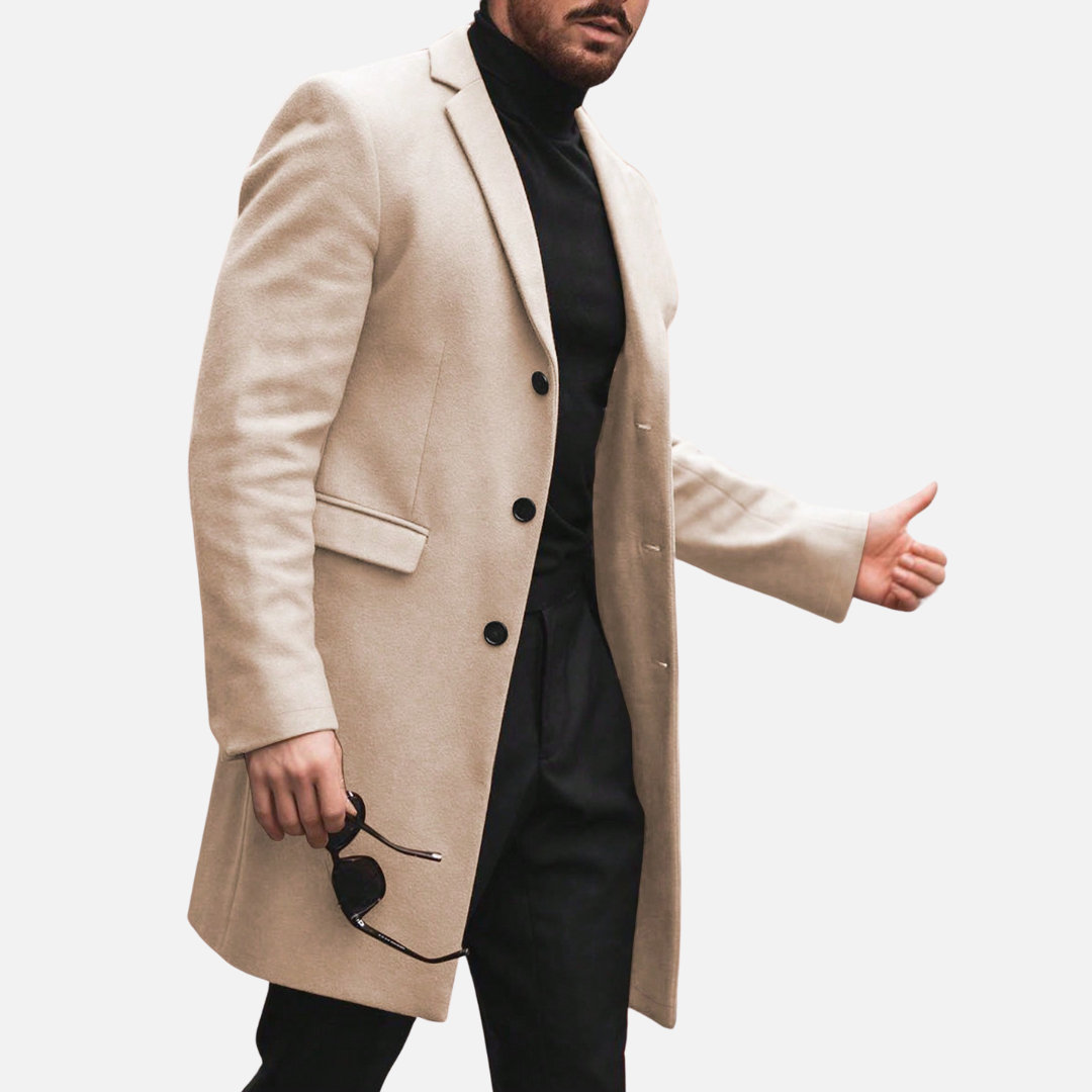 Sobretudo Masculino Drauffen DF012 com gola de lapela, fechamento por botões e modelagem longa, ideal para um visual elegante e refinado.