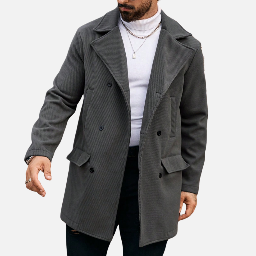 Sobretudo Masculino Drauffen DF016 com gola de lapela, bolsos laterais e fechamento por botões, ideal para um visual elegante e sofisticado.